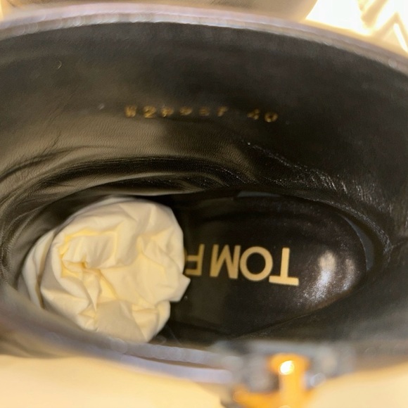 Black leather Tom Ford chain boots in size 10/ 40. - Picture 3 of 5